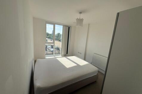 Bedroom 1.jpg
