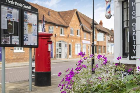 Theale-High-Street.JPG