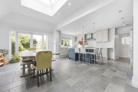 Kitchen/Dining Area