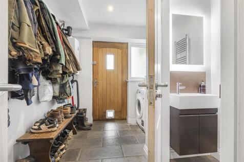Utility &amp; Cloakroom