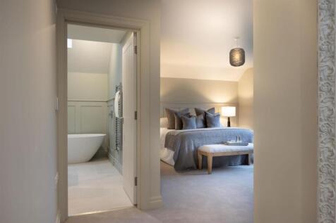 Bedroom 1 with en-suite.jpg