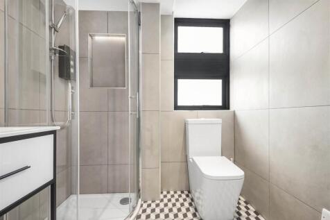 The Granary - shower room.jpg