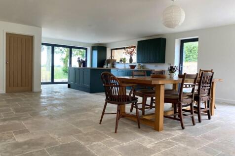 6 Dining area