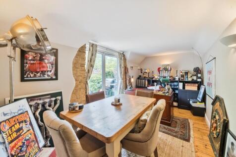 Bedroom/Dining Room