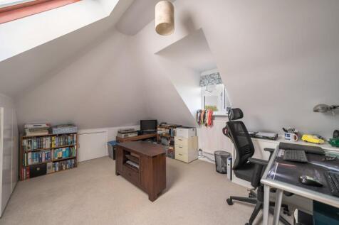 Bedroom / Study