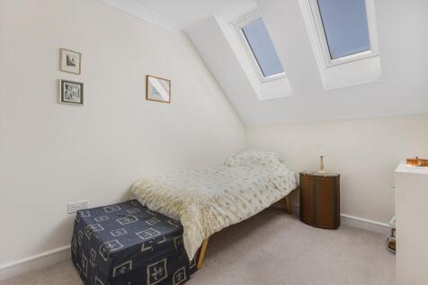 Bedroom/Dressing Roo