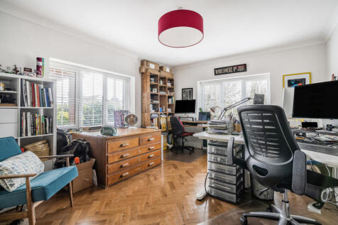 Bedroom / Office