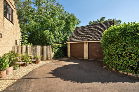 Garage / Parking