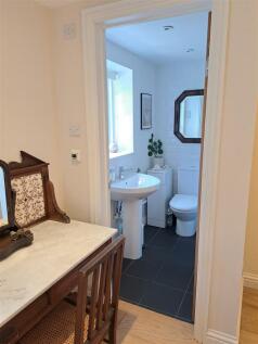 ensuite.jpg