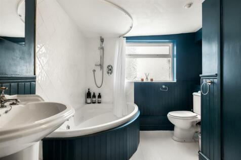 new bathroom - Copy.jpg