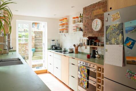 05. Kitchen 01.jpg