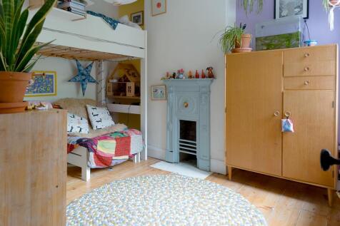 10. Second Bedroom 01.jpg