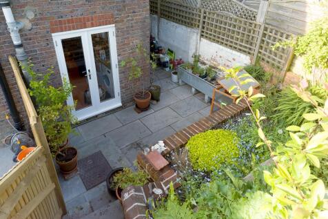 16. Garden 01.jpg
