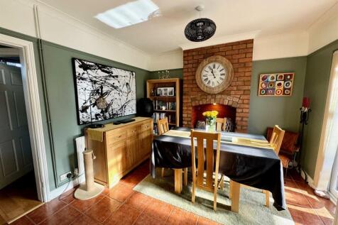 Greenfields - dining.jpg