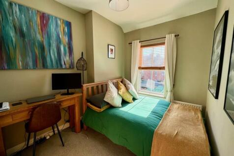 Greenfields - bed 2.jpg