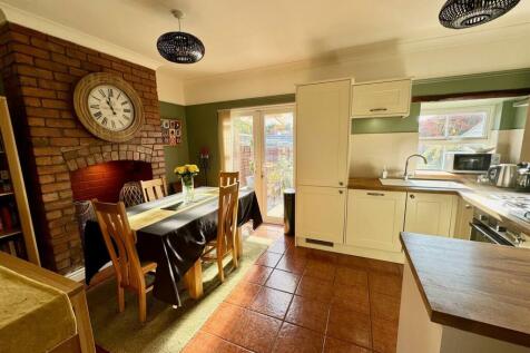 Greenfields - dining kitchen.jpg
