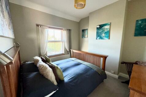 Greenfields - Bed 1.jpg