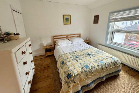Bed 1.jpg