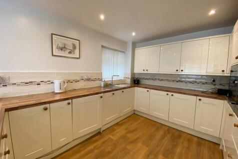 Breakfast Kitchen 3.jpg
