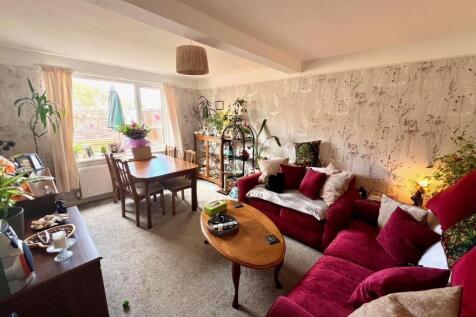 Living Room b.jpg