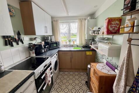 Kitchen b.jpg