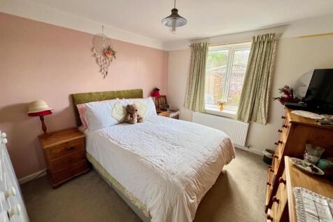 Bedroom One b.jpg