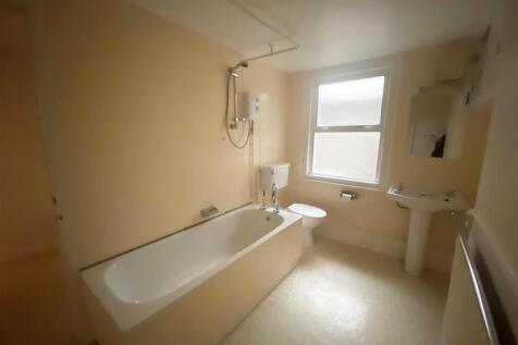 36 Belmont bathroom.jpg