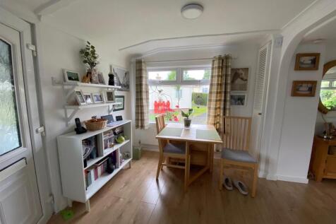 Dining Area.jpg