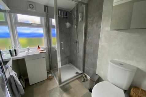 Shower Room.jpg