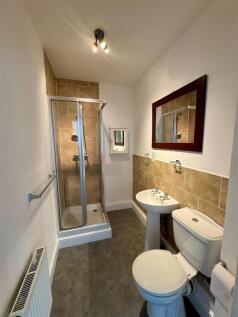 8 Pick en suite.jpg