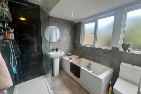 Bathroom 3.jpg
