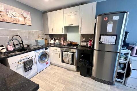 Kitchen 2.jpg