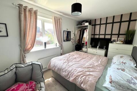 Bedroom One 5.jpg