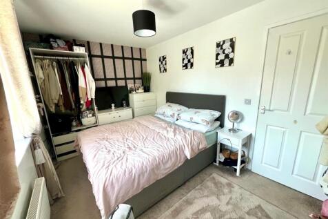 Bedroom One 4.jpg