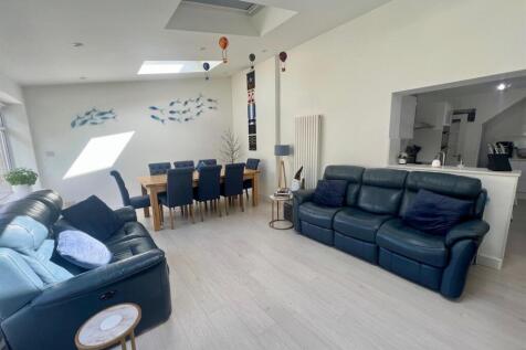 Family room.jpg