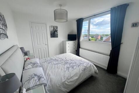 Bed 2.jpg