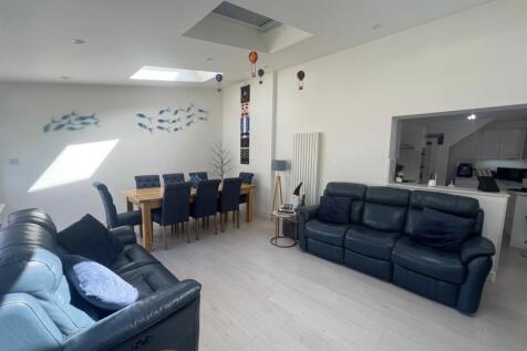 familty room.jpg