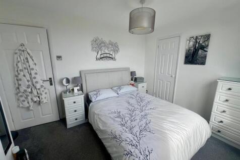 Bed 2.jpg