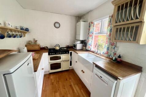 Kitchen 2.jpg