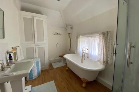 Bathroom.jpg