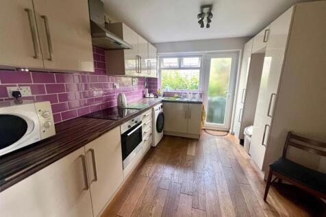 Kitchen 2.jpg