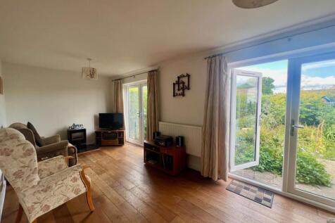 Living room 3.jpg