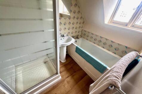 Bathroom.jpg