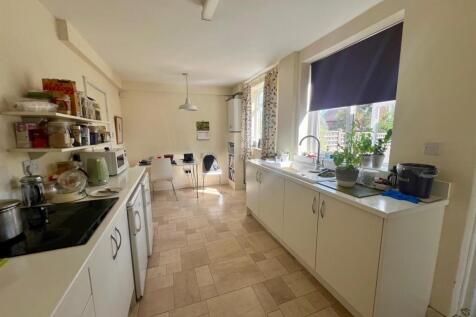 Kitchen 2.jpg