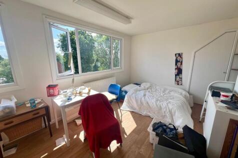 Bedroom One.jpg