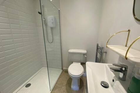Bedroom One En Suite.jpg