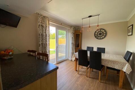 Dining Area.jpg