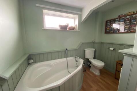 Bathroom.jpg