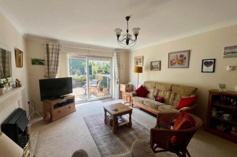 Living Room 3.jpg
