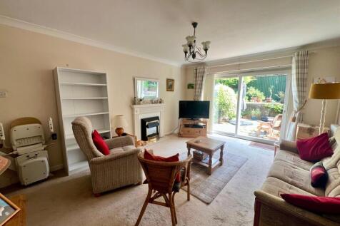 Living Room 2.jpg